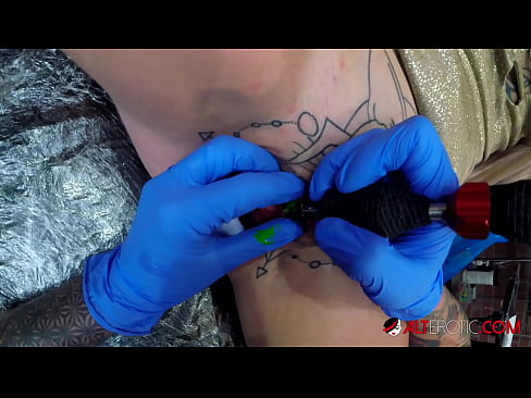 ❤️ Sully Savage-k izugarri tatuatu zuen klitorian tatuaje bat egin zuen ️❌ Pornografia gurean eu.myinvest.top ❌❤